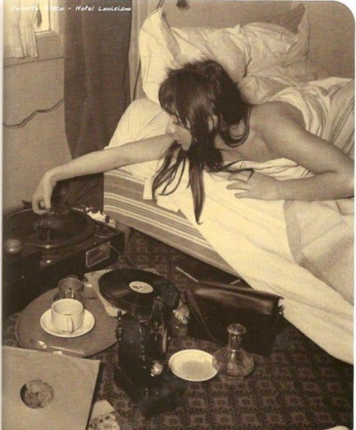 Mon lit, un café et radio Béton!
