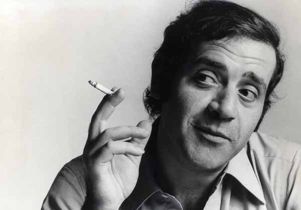 Un mélange de Gauloise et de Jean Yanne