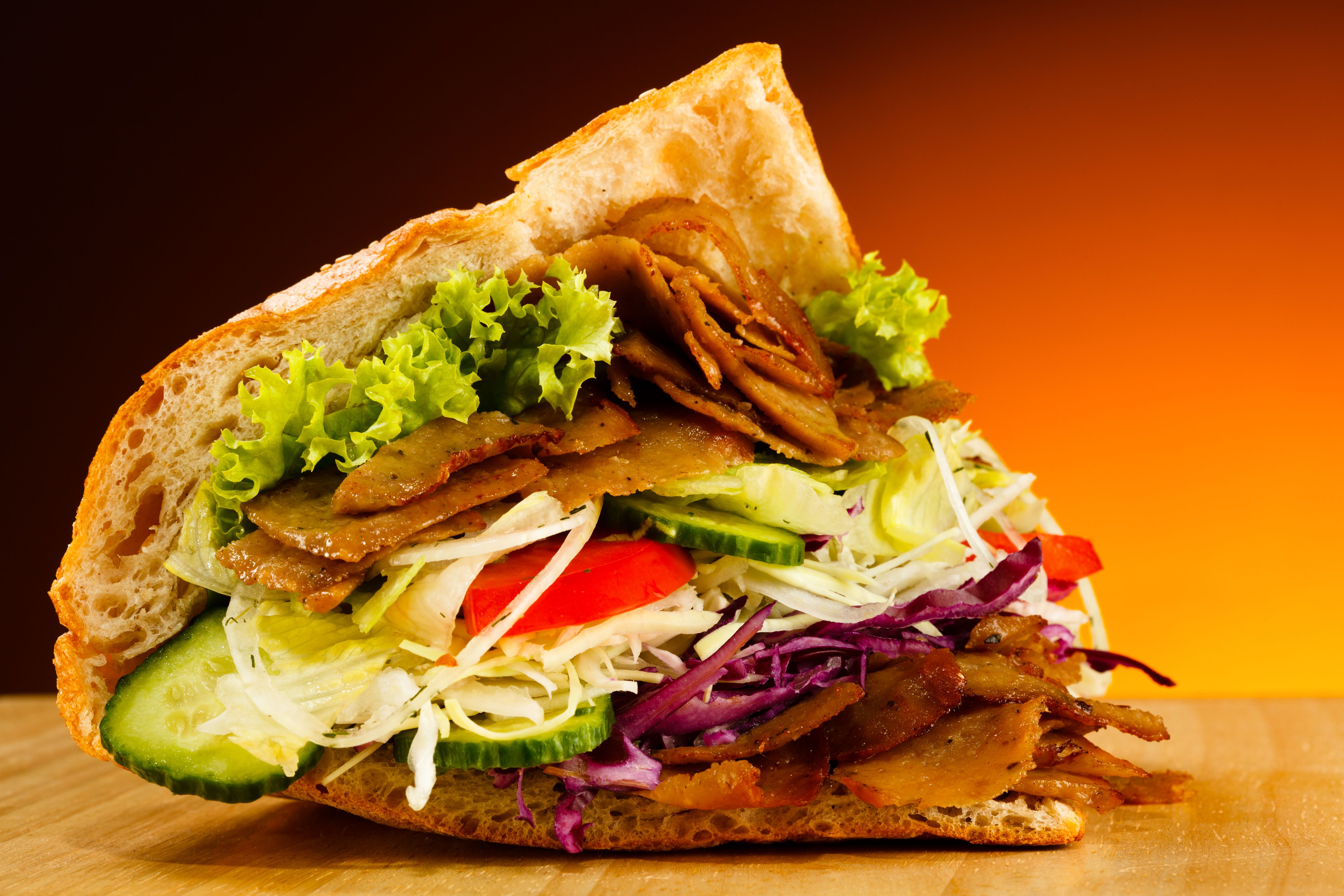 « Je t’imagine plus manger des kebabs que surligner des phrases »