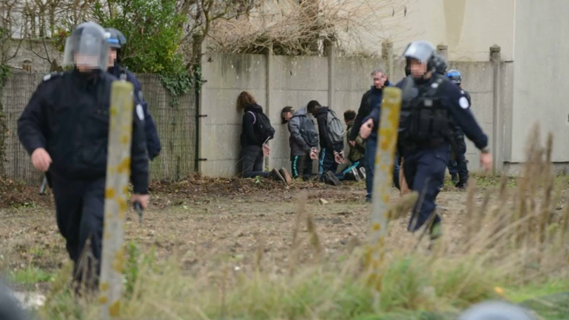 “Si la jeunesse est impolie c’est qu’elle fréquente trop la police” (TSR Crew, A quoi ça rime) / Playlist 7h-10h
