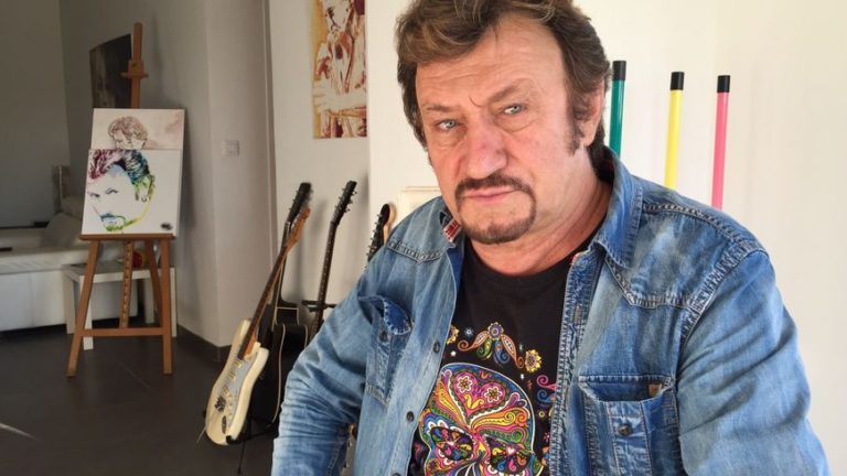 Sosie De Johnny Hallyday Dans Camping Paradis